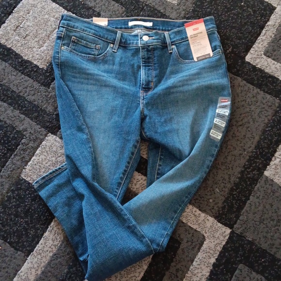 NWT Women's Levi's - Picture 4 of 7